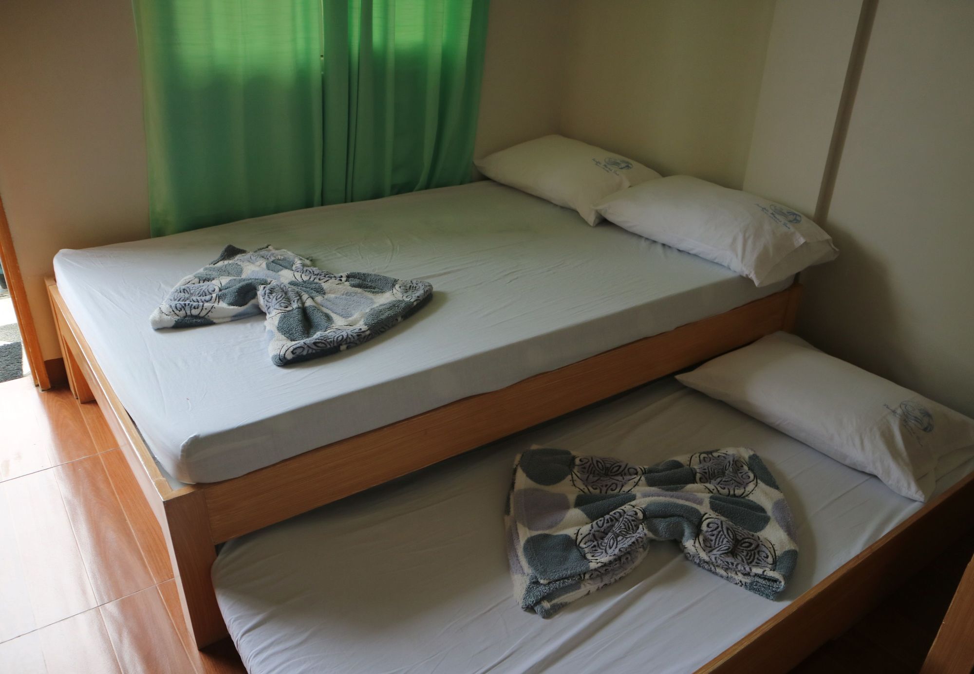 Pacific Waves Inn バレル エクステリア 写真
